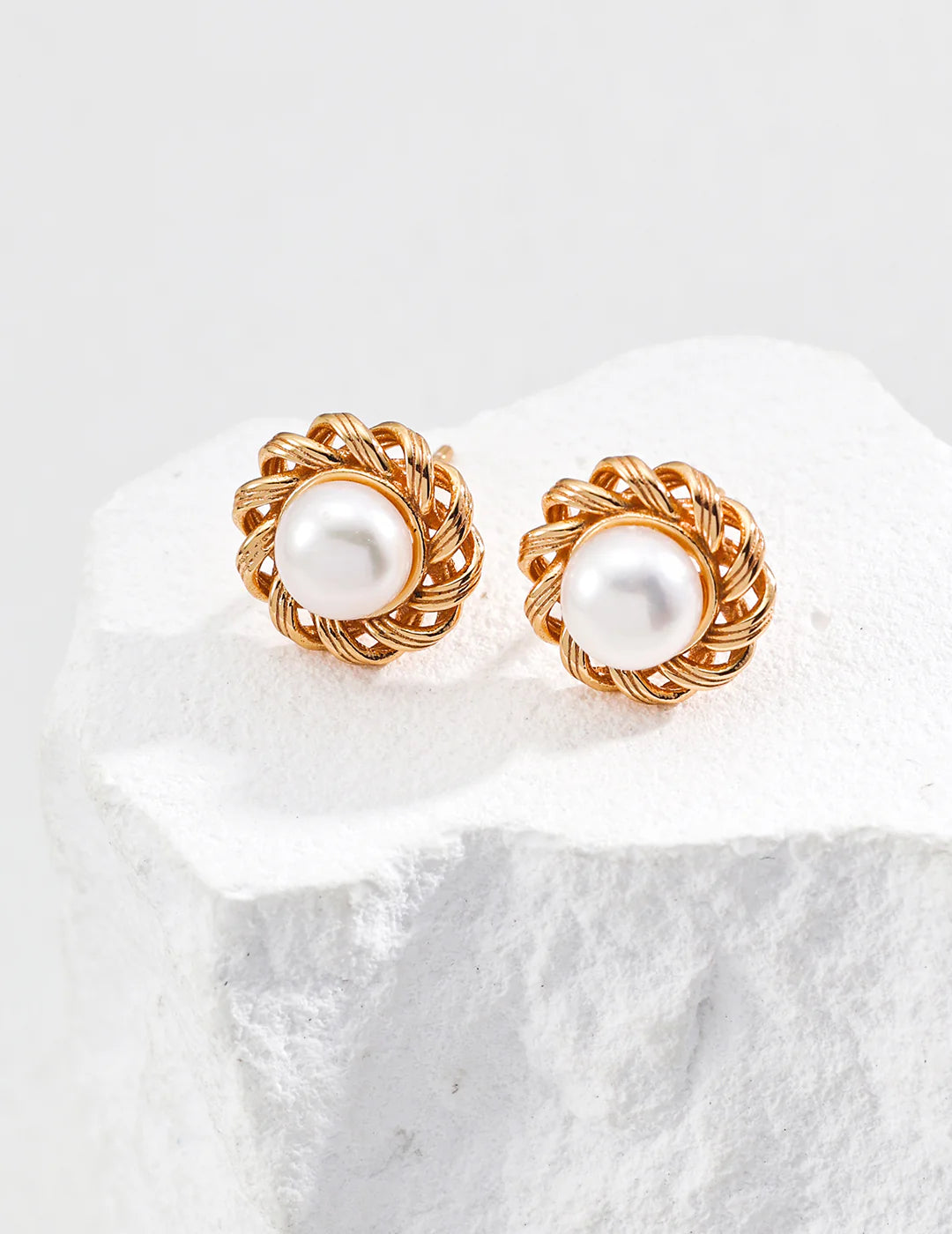 Minimalist Design Natural Pearl Earrings