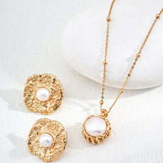 Minimalist Natural Pearl Pendant Necklace