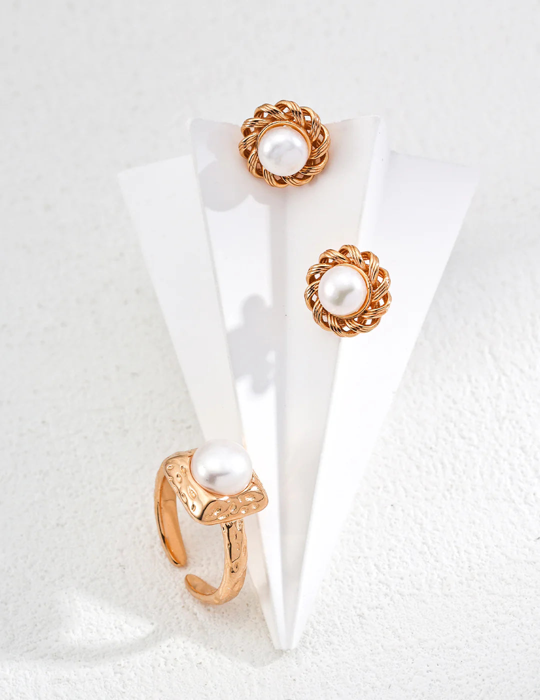 Minimalist Design Natural Pearl Earrings