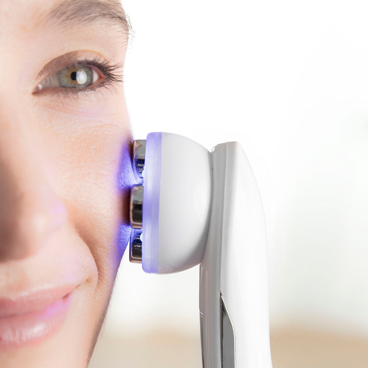 Facial Massager with Radiofrequency, Phototherapy and Electrostimulation Wace